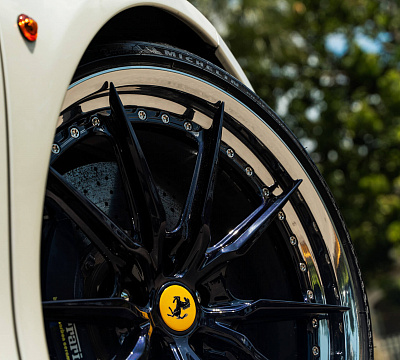 Фото дисков HRE S104SC на Ferrari 458