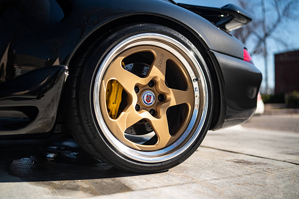 Фото дисков HRE 527 Сатиновое золото на Porsche 911 IV