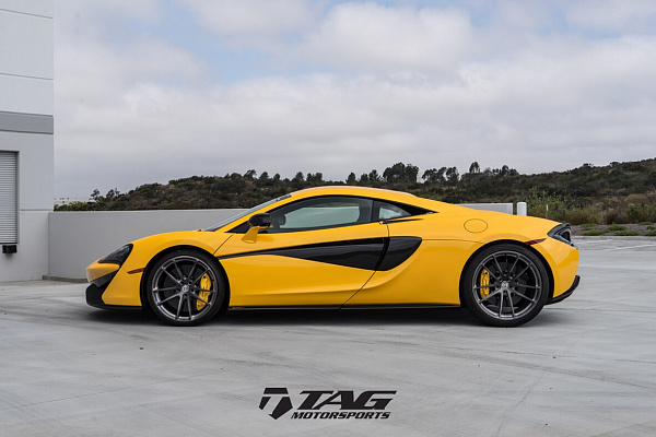 Фото дисков HRE P104 Глянцевый тонированный лак на McLaren 570S