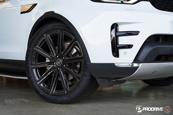Фото дисков Vossen UV-2 Глянцевый темный лак на Land Rover Discovery V