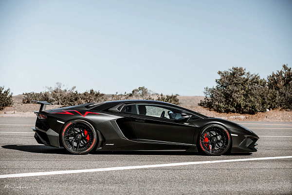Фото дисков Brixton Forged PF5 Черный глянец на Lamborghini Aventador