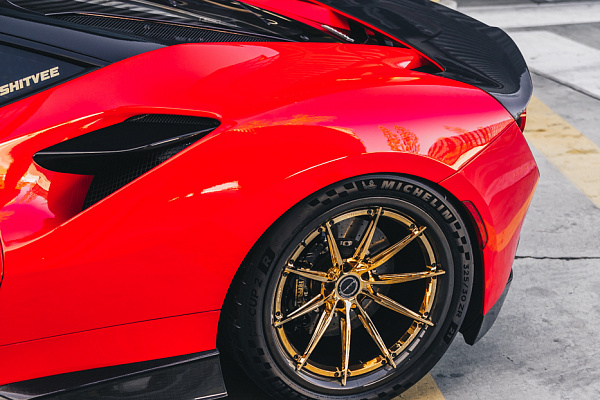 Фото дисков Brixton Forged R11-R Глянцевое золото на Ferrari F8