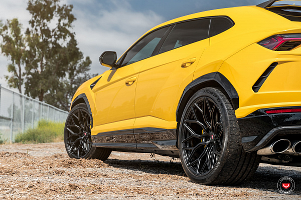 Фото дисков Vossen S17-01 Черный сатин на Lamborghini Urus