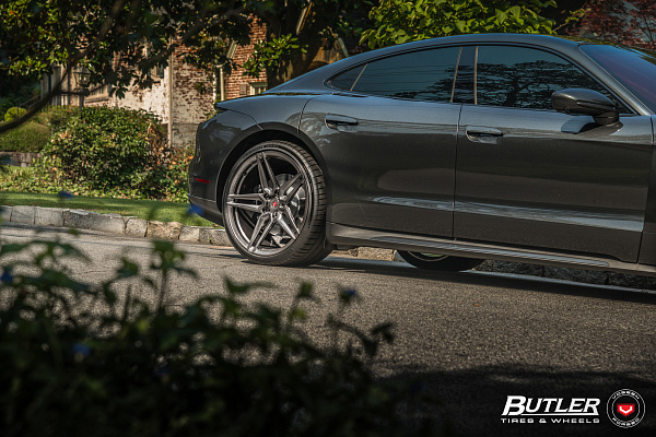 Фото дисков Vossen EVO-1 Глянцевый темный лак на Porsche Taycan I