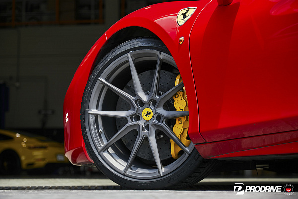 Фото дисков Vossen EVO-2 Глянцевый темный лак на Ferrari 488