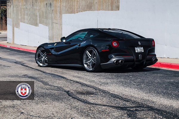 Фото дисков HRE P107 Глянцевый темный лак на Ferrari F12
