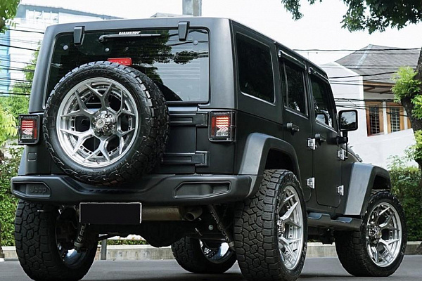 Фото дисков 4PLAY 4PF6 Глянцевый тонированный лак на Jeep Wrangler III (JK)