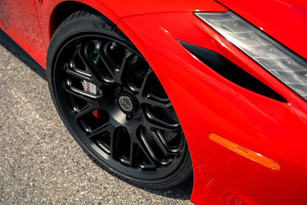 Фото дисков Brixton Forged TR08 Черный сатин на Ferrari 458