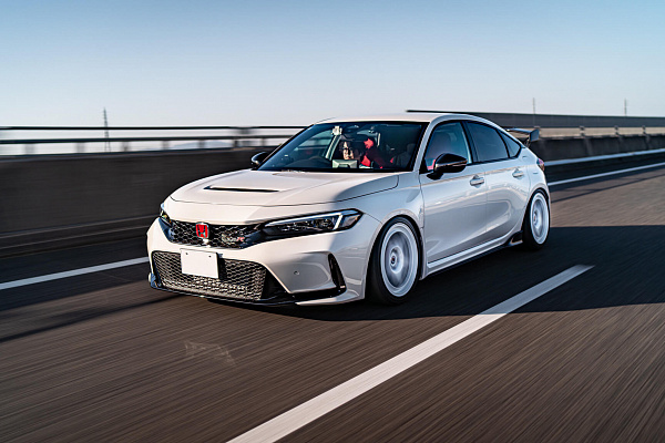 Фото дисков HRE 305 GT Белый глянец на Honda Civic Type R FL5