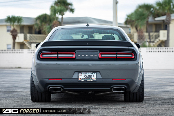 Фото дисков BC Forged LE53 // MLE53 Глянцевая шампань на Dodge Challenger III