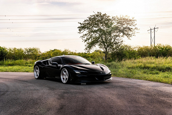 Фото дисков Strasse Wheels F5 Track Глянцевый лак на Ferrari SF90