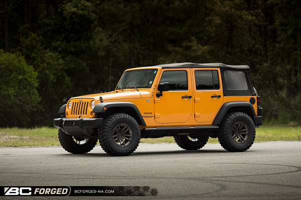 Фото дисков BC Forged RZ01 Глянцевый темный лак на Jeep Wrangler III (JK)