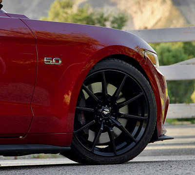 Фото дисков MRR M350 на Ford Mustang VI