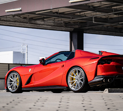 Фото дисков HRE P104SC на Ferrari 812