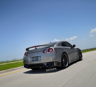 Фото дисков Strasse Wheels R10 Deep Concave на Nissan GT-R
