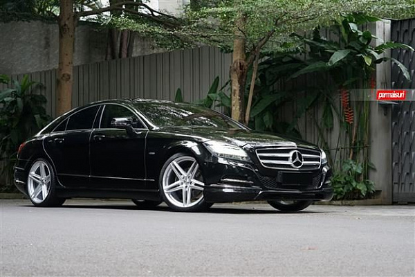 Фото дисков Vossen VFS-5 Серебро на Mercedes-Benz CLS (C218)