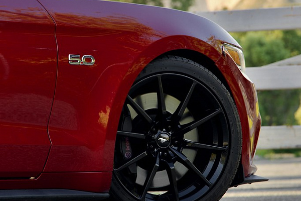 Фото дисков MRR M350 Черный глянец на Ford Mustang VI