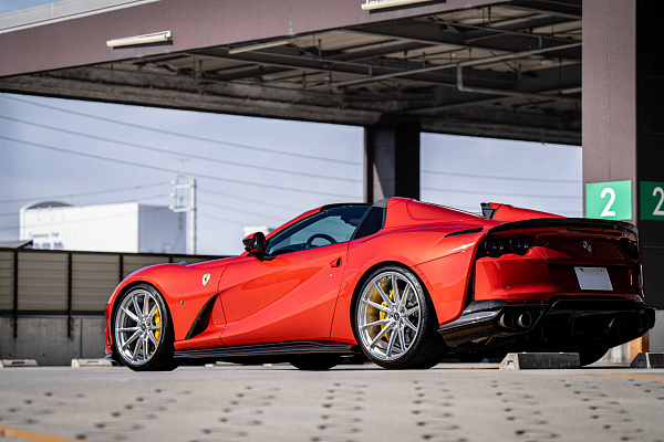 Фото дисков HRE P104SC Глянцевый лак на Ferrari 812
