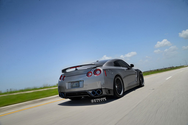Фото дисков Strasse Wheels R10 Deep Concave Другой цвет на Nissan GT-R