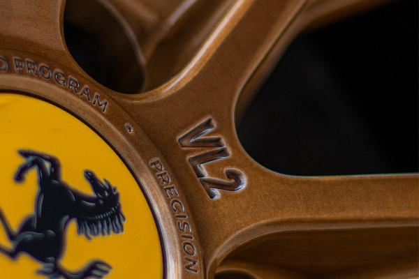 Фото дисков Brixton Forged VL2 Глянцевое темное золото на Ferrari 812
