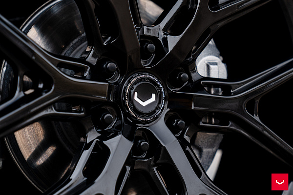 Фото дисков Vossen HF6-4 Черный глянец на GMC Yukon V