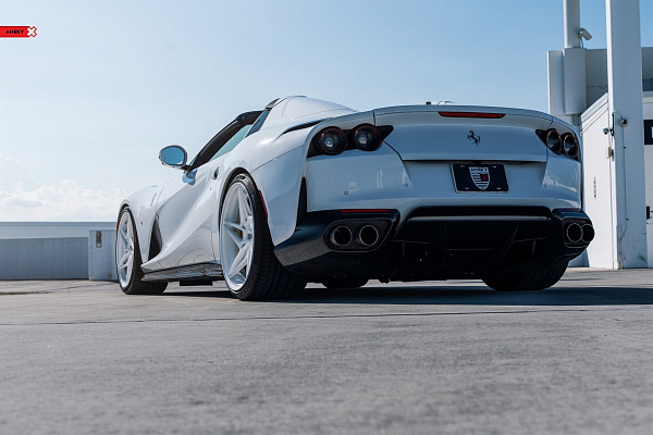 Фото дисков Anrky S3-X3 Белый глянец на Ferrari 812