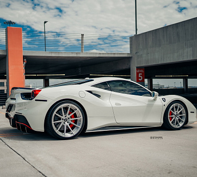 Фото дисков Strasse Wheels SV10 Deep Concave Duoblock на Ferrari 488