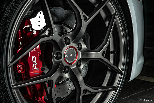 Фото дисков Brixton Forged PF5 Сатиновая темная бронза на Audi R8 (4S)