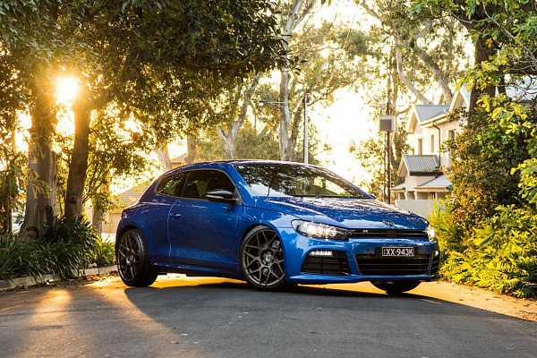 Фото дисков HRE FF01 Сатиновое темное золото на Volkswagen Scirocco III
