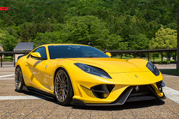 Фото дисков Anrky AN39 Глянцевая шампань на Ferrari 812
