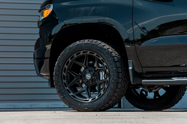 Фото дисков 4PLAY 4P55 Черный глянец на Chevrolet Silverado IV