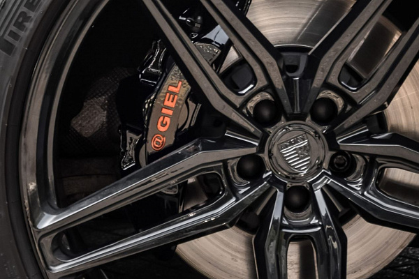 Фото дисков Anrky AN17 Черный глянец на Audi Q8
