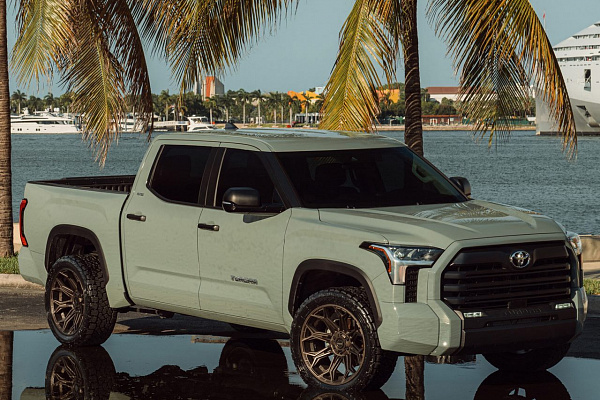Фото дисков 4PLAY 4P83 Сатиновая бронза на Toyota Tundra III