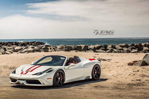 Фото дисков HRE P107 Черный глянец на Ferrari 458
