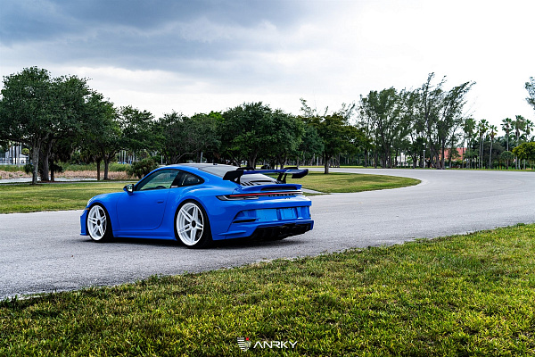 Фото дисков Anrky AN27 Белый глянец на Porsche 911 VIII