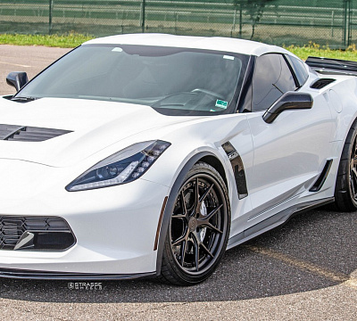 Фото дисков Strasse Wheels SM5R Deep Concave FS на Chevrolet Corvette C7