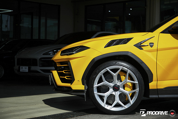 Фото дисков NOVITEC NL4 Глянцевый лак на Lamborghini Urus
