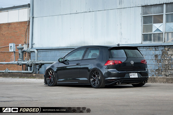 Фото дисков BC Forged HCS21 Глянцевый темный лак на Volkswagen Golf VII