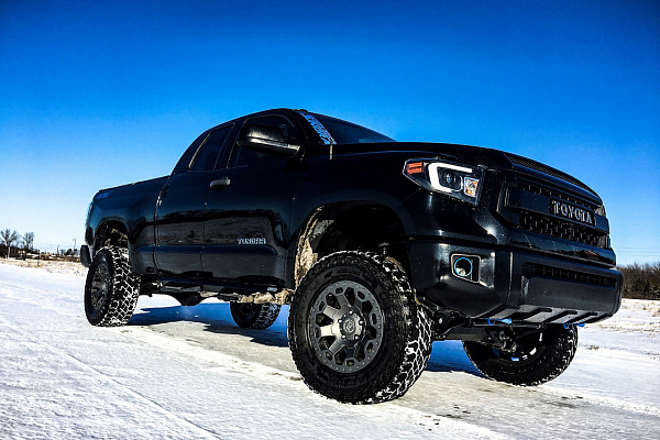Фото дисков Black Rhino WARLORD  на Toyota Tundra II