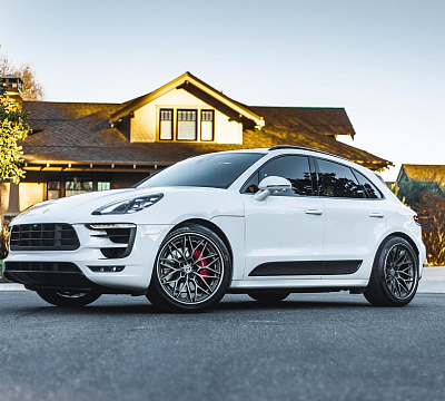 Фото дисков HRE S200 на Porsche Macan I