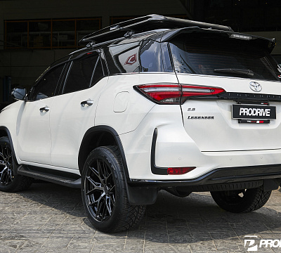 Фото дисков Vossen HF6-4 на Toyota Fortuner II