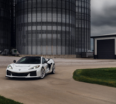 Фото дисков Vossen S21-02 на Chevrolet Corvette C8