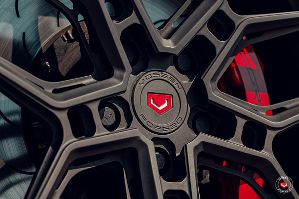 Фото дисков Vossen EVO-4R Сатиновый графит на Chevrolet Corvette C7