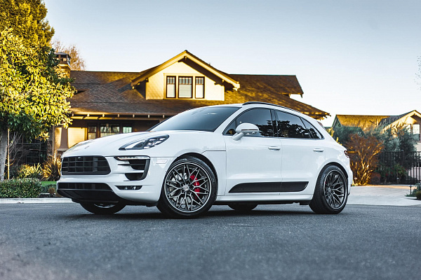 Фото дисков HRE S200 Сатиновый графит на Porsche Macan I
