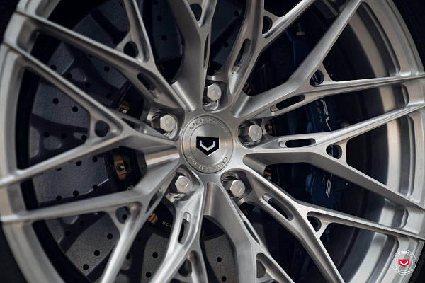 Фото дисков Vossen S21-02 Глянцевый лак на Chevrolet Corvette C8