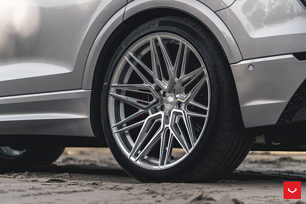 Фото дисков Vossen HF-7 Серебро на Audi Q8