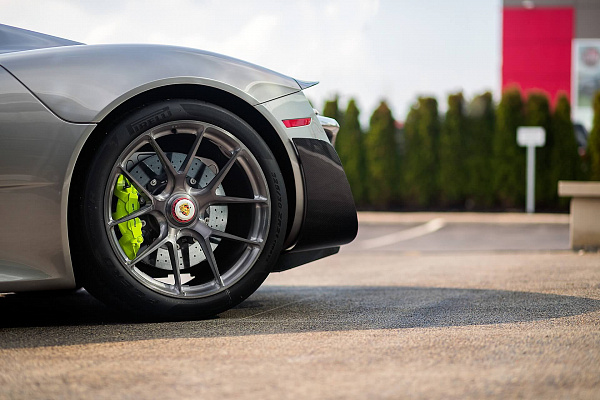Фото дисков HRE P101 Глянцевый темный лак на Porsche 918 Spyder