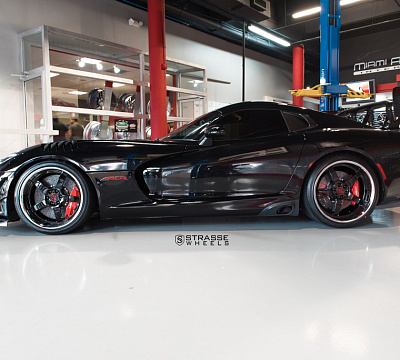 Фото дисков Strasse Wheels S5 Signature на Dodge Viper