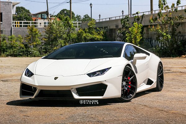 Фото дисков Strasse Wheels SV1 Deep Concave Monoblock Черный глянец на Lamborghini Huracan