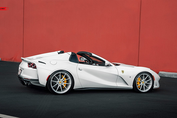Фото дисков Anrky AN12 Глянцевый лак на Ferrari 812